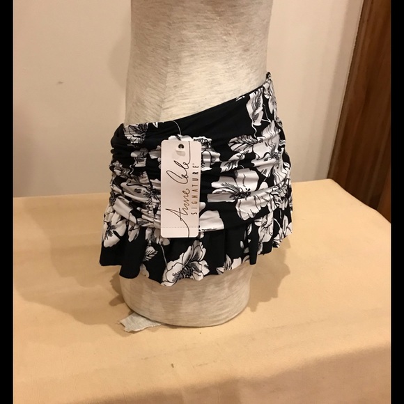 SOLD ON MERCARI! Anne Cole black white floral - Picture 4 of 8